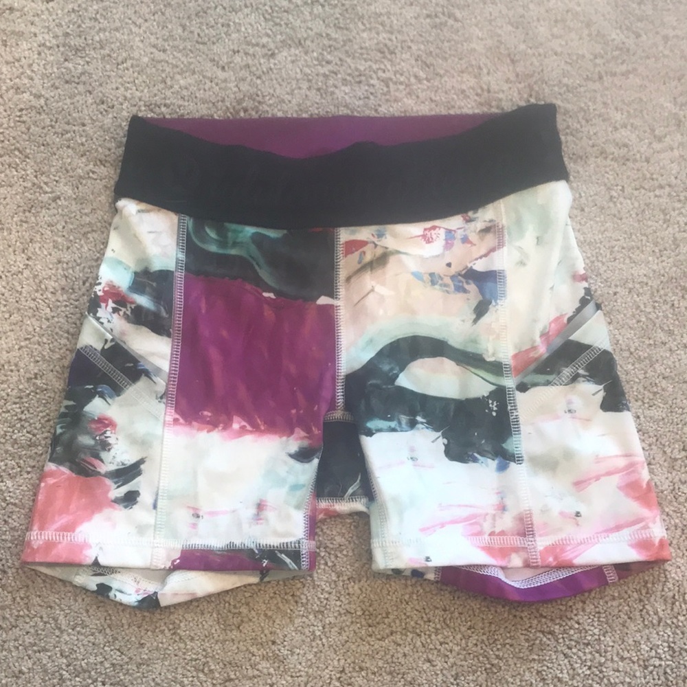 lululemon stretchy bike shorts NEVER WORN
